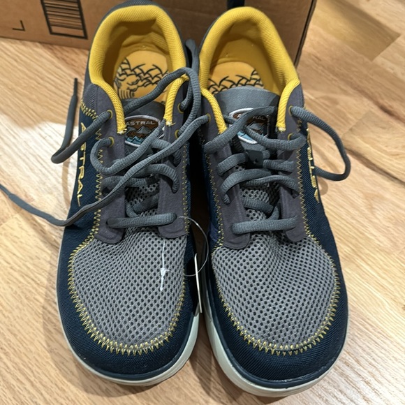 NIB Men’s Astral Loyak Water-ready, quick-dry shoes - Picture 2 of 3